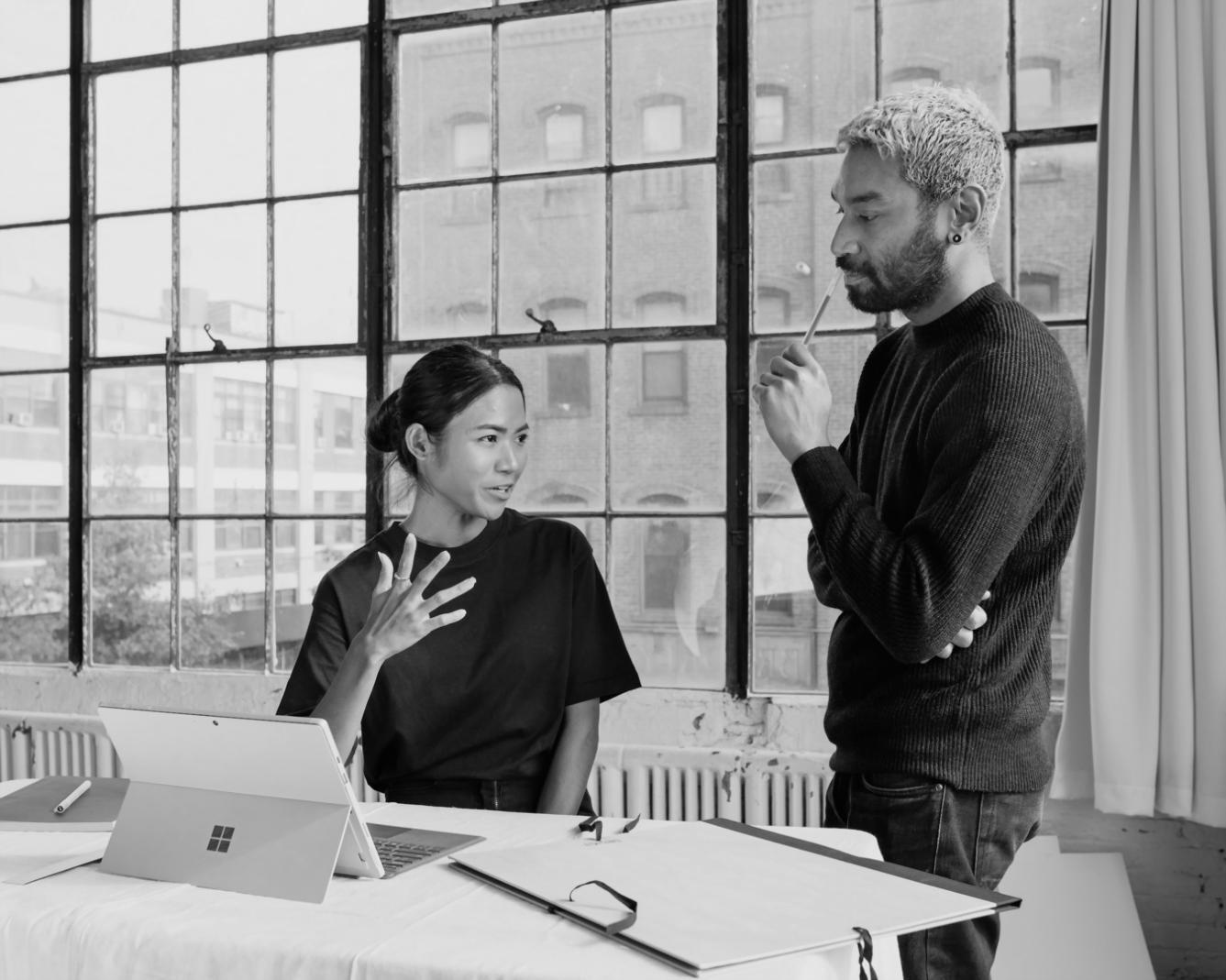 Teammeeting zur Finanzplanung bei lystariqenon